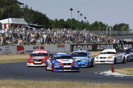 Kampen om Danish Touringcar Championship genoptages på FDM Jyllandsringen, der 15.-17. august afvikler sit traditionsrige Bosch GP Danmark.